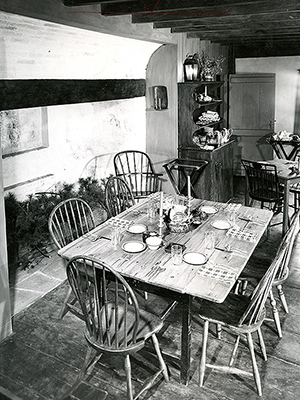 white-horse-tavern-1708-dining_room.jpg