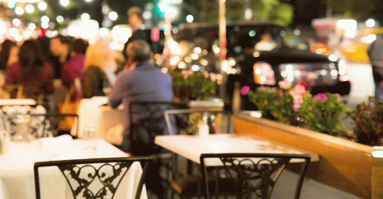 busy-restaurant-outdoor-dining.gif